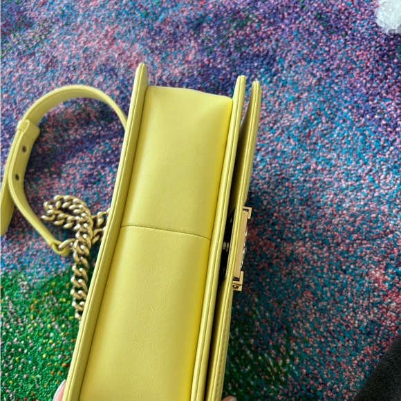 CHANEL Boy bag in Pastel Yellow with Gold Hardware sz MEDIUM very light wear - Picture 10 of 17